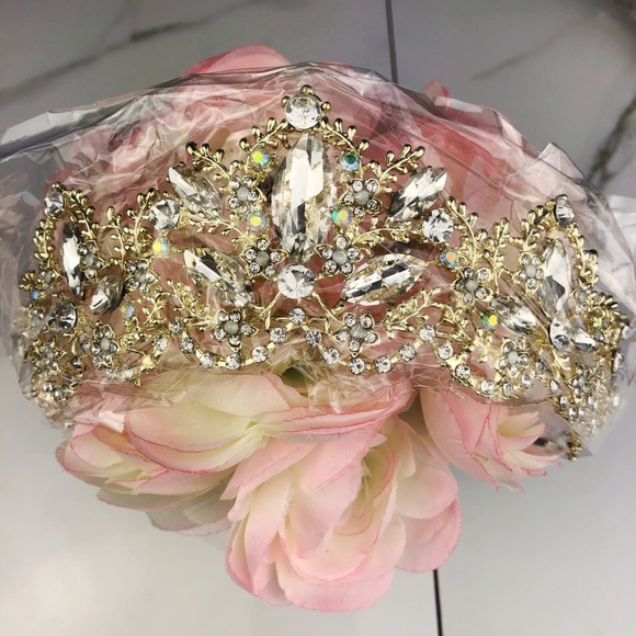 Wedding bridal tiara crown pageant diamonds - Picture 8 of 9